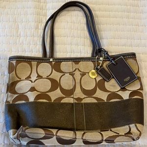 Coach signature tote in brown and cream